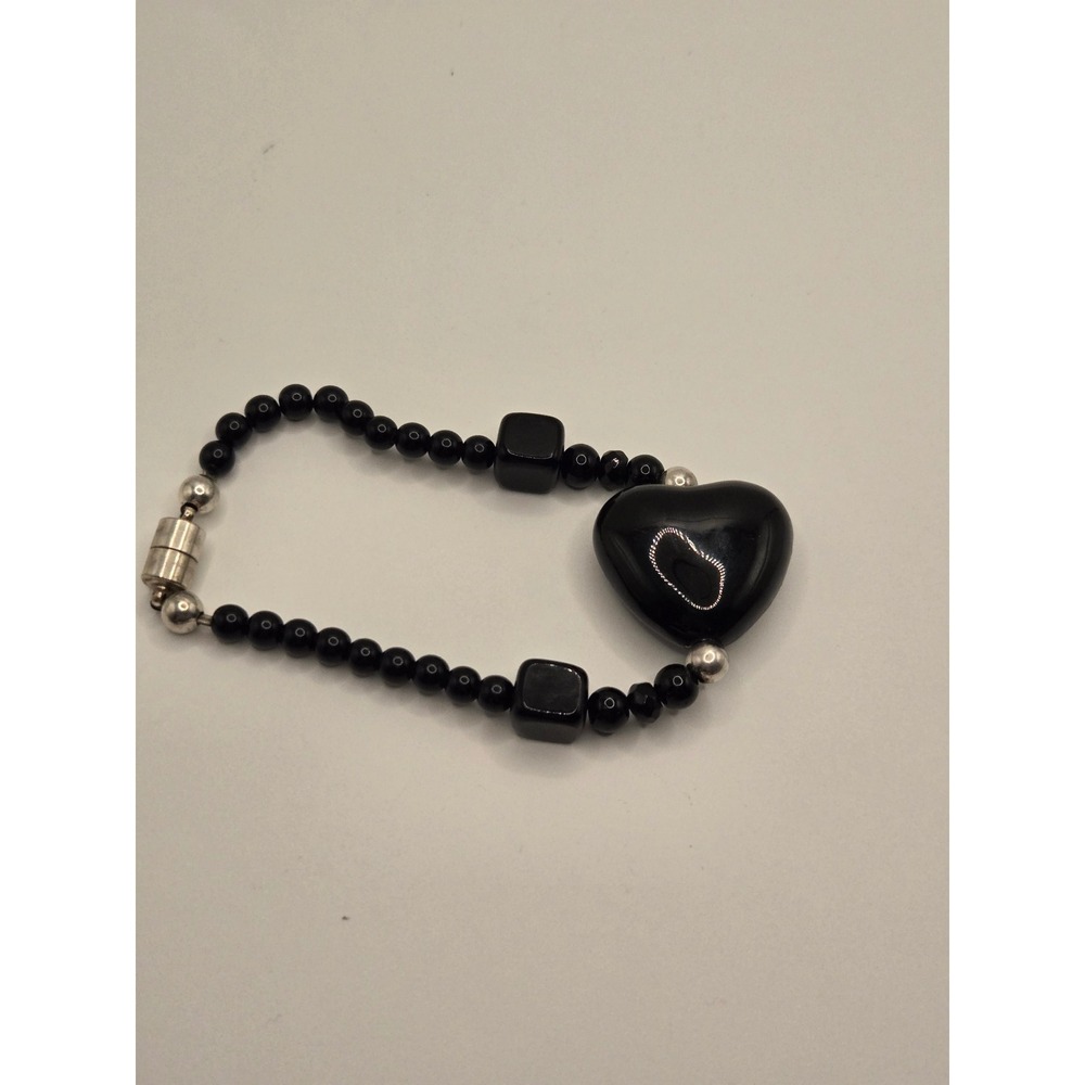 Black Beaded Heart Bracelet Magnetic Clasp Silver Tone Accents 7.75 Inch